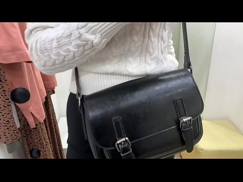 ❤️ Masturbazione publica di a ghjovana cagna FeralBerry cù un dildo in a sala di prove Video cazzo à co.vanalize.ru ️❤