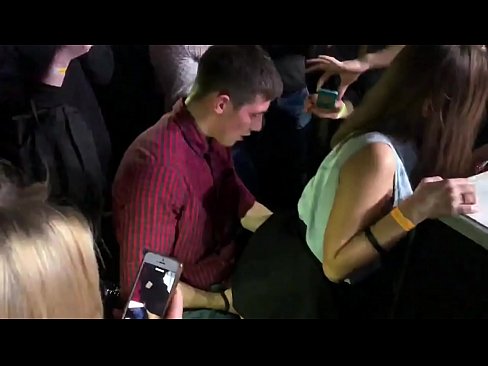 ❤️ Sessu reale in una discoteca russa. Una ragazza russa di 18 anni in l'anu è a vagina scopata in una discoteca Video cazzo  à co.vanalize.ru ️❤